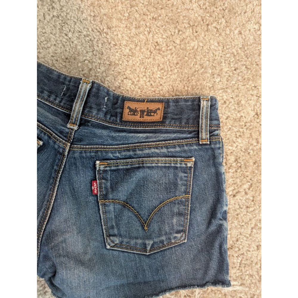 Women's Levi's 570 Denim Shorts S
Levi's 570 straight fit denim shorts - Picture 7 of 9